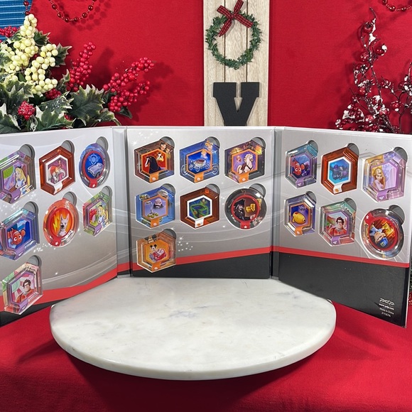 Disney INFINITY Tri-fold Power Game Disc Album w/20 Disc Included - Picture 5 of 9